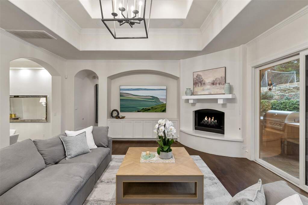 5 Bedroom Single Family Home/House's Image 7