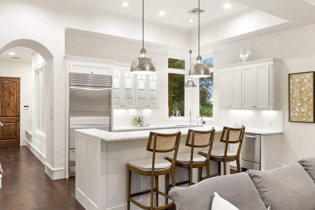 5 Bedroom Single Family Home/House's Image 9