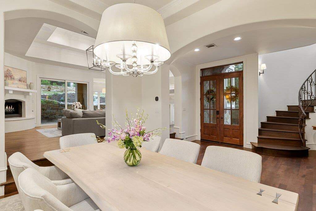 5 Bedroom Single Family Home/House's Image 12
