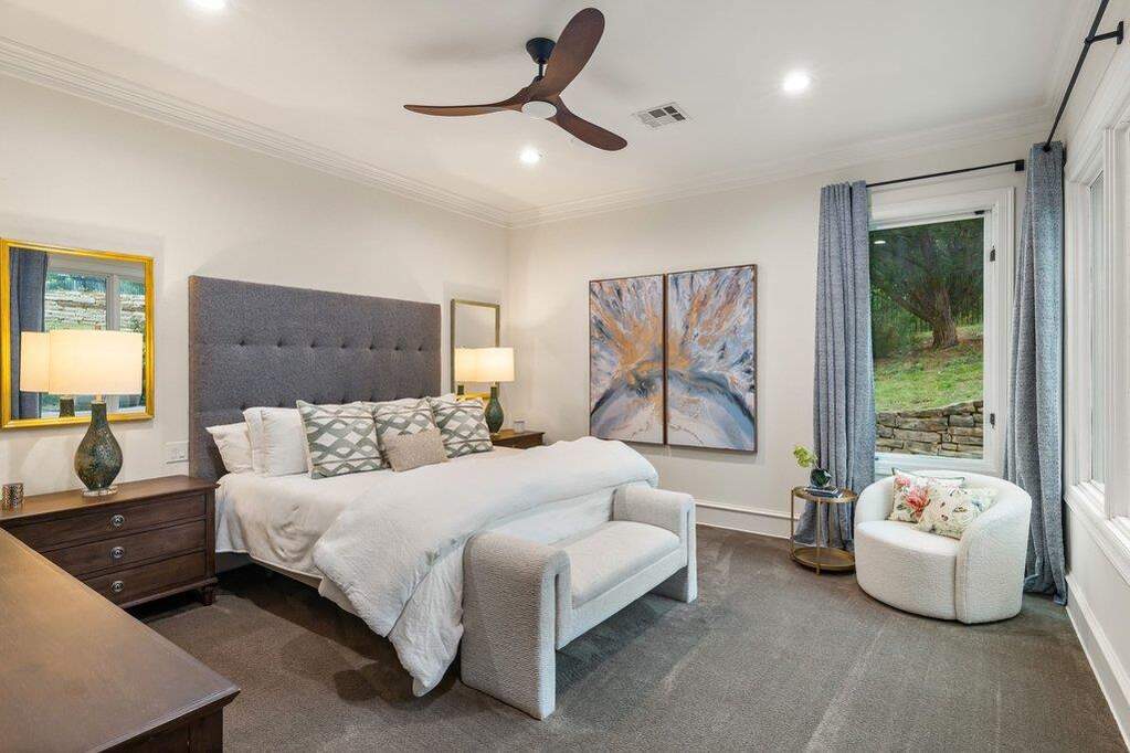 5 Bedroom Single Family Home/House's Image 14