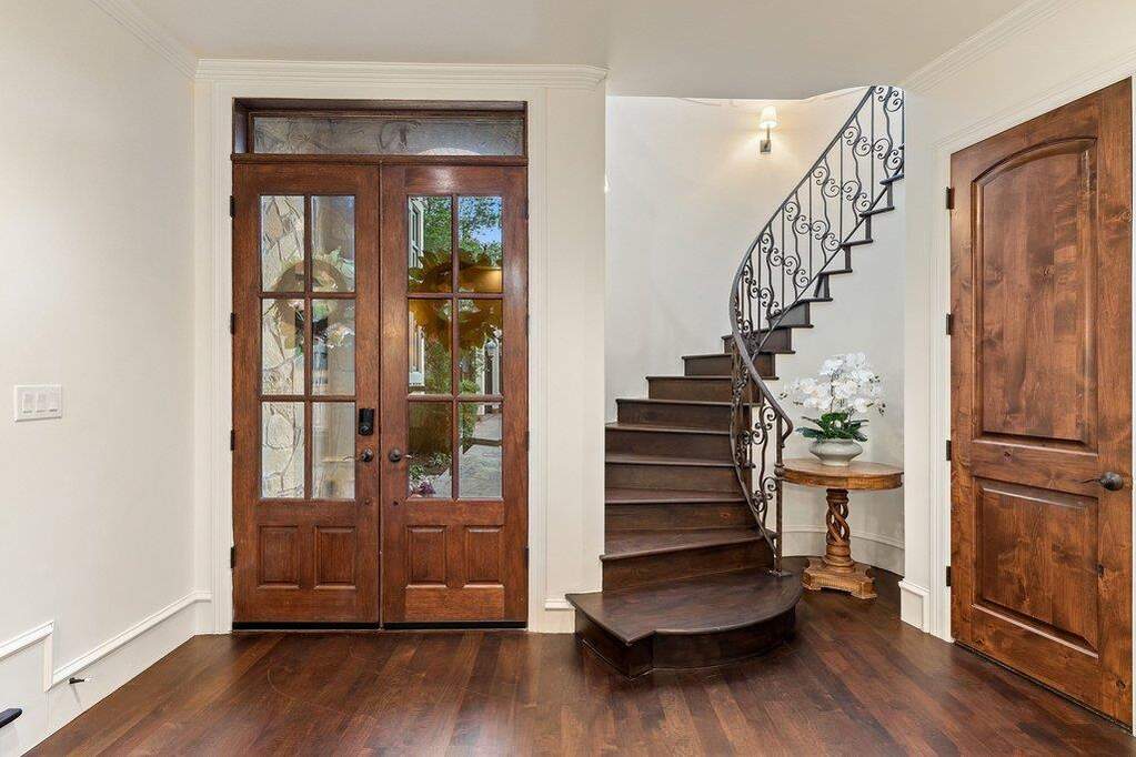 Welcome home! Let's take a stroll through this beautiful space located in Spanish Oaks.