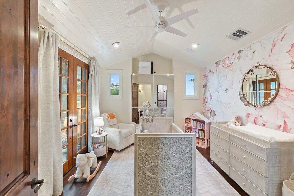 5 Bedroom Single Family Home/House's Image 18