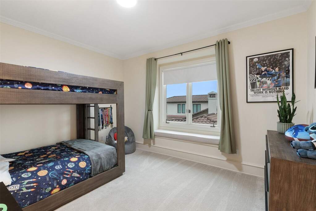 5 Bedroom Single Family Home/House's Image 27