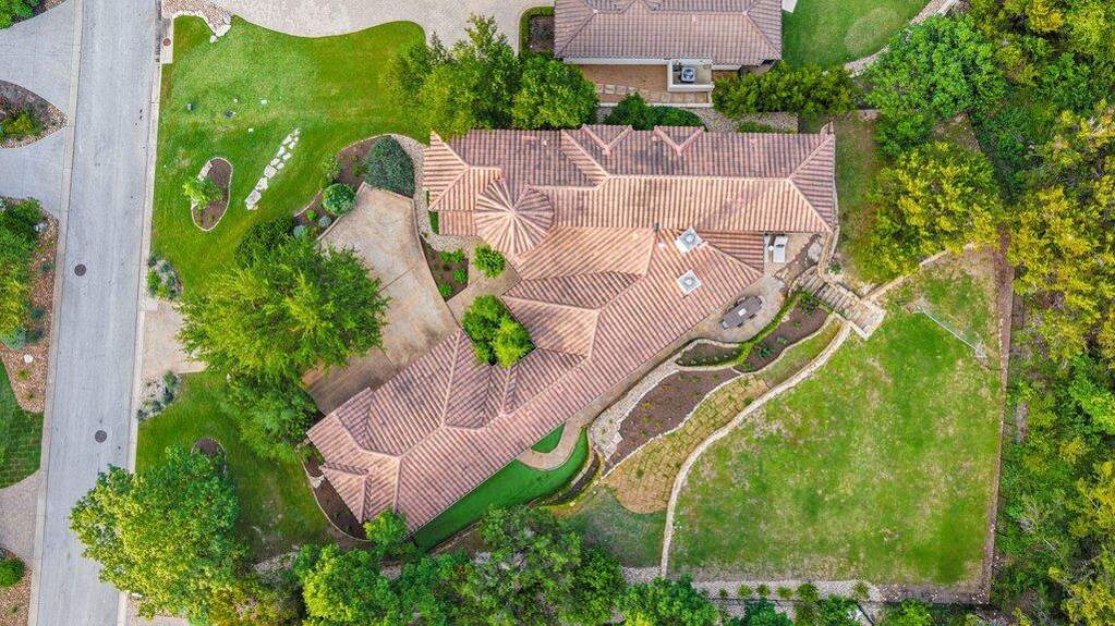5 Bedroom Single Family Home/House's Image 36