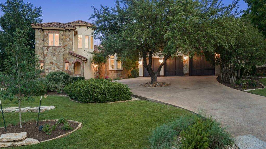 5 Bedroom Single Family Home/House's Image 3