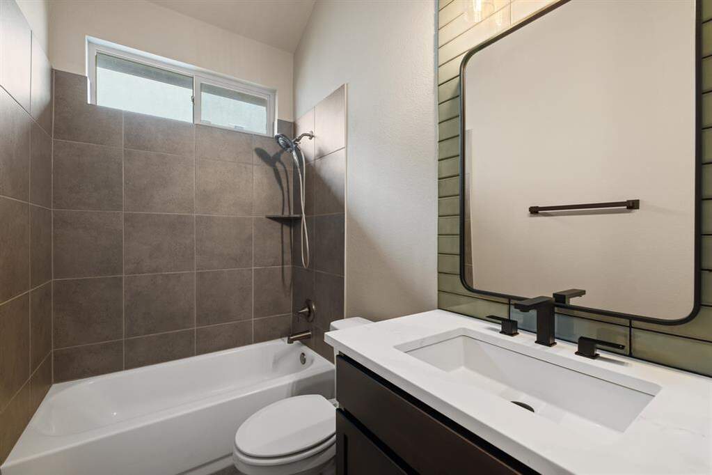 3 Bedroom Single Family Home/House's Image 22