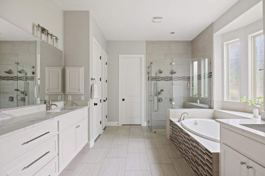 5 Bedroom Single Family Home/House's Image 11