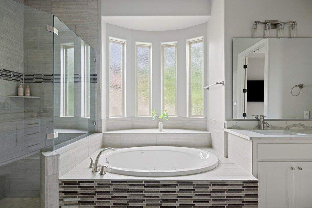 5 Bedroom Single Family Home/House's Image 12