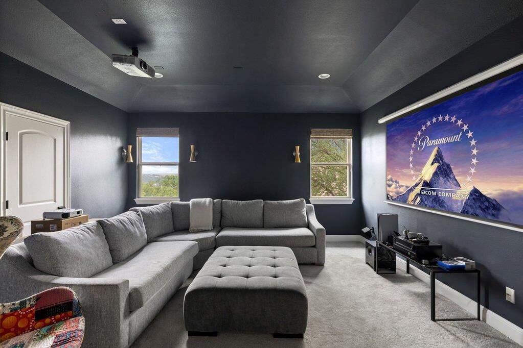 5 Bedroom Single Family Home/House's Image 14