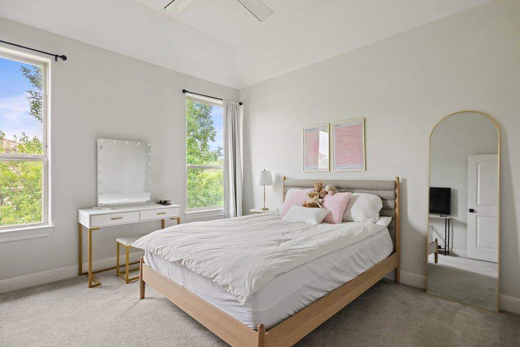 5 Bedroom Single Family Home/House's Image 15