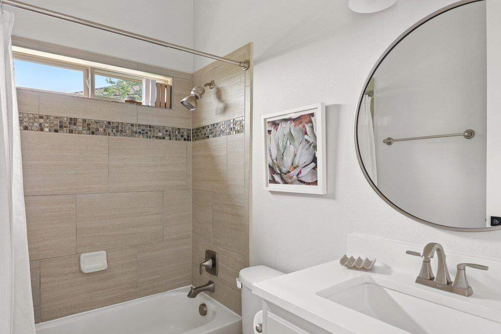 5 Bedroom Single Family Home/House's Image 19