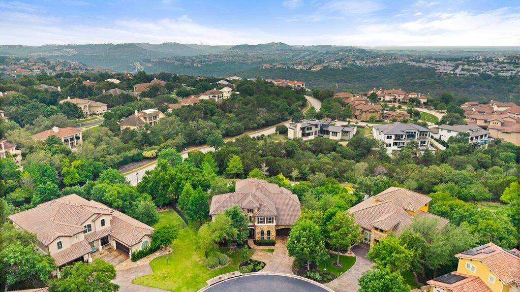 5 Bedroom Single Family Home/House's Image 27