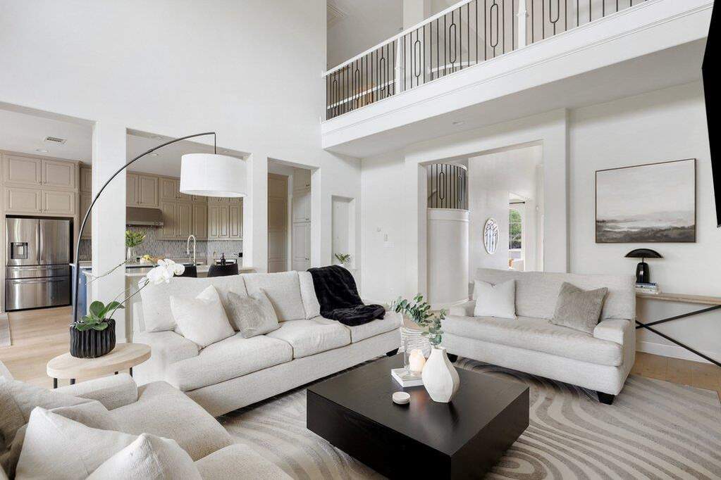 5 Bedroom Single Family Home/House's Image 3
