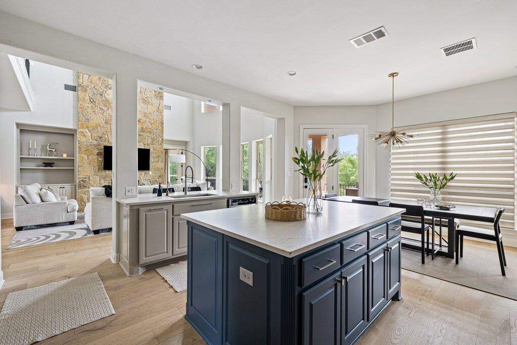 5 Bedroom Single Family Home/House's Image 4