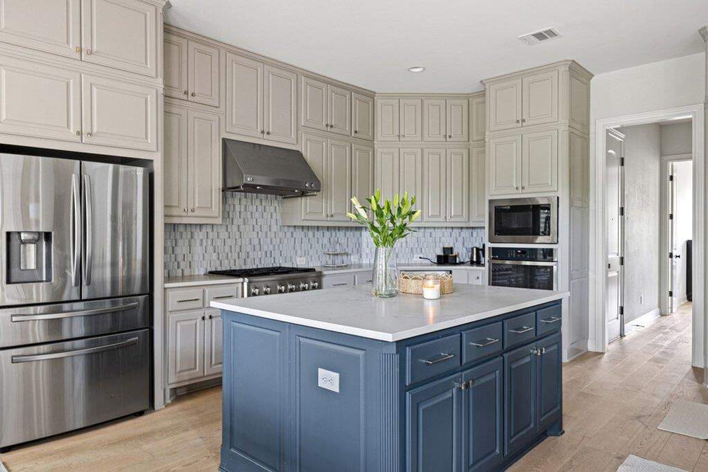 5 Bedroom Single Family Home/House's Image 6