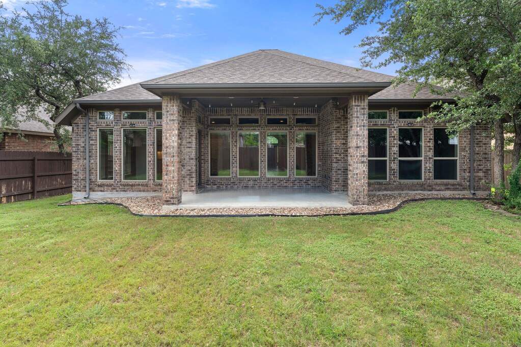 4 Bedroom Single Family Home/House's Image 28
