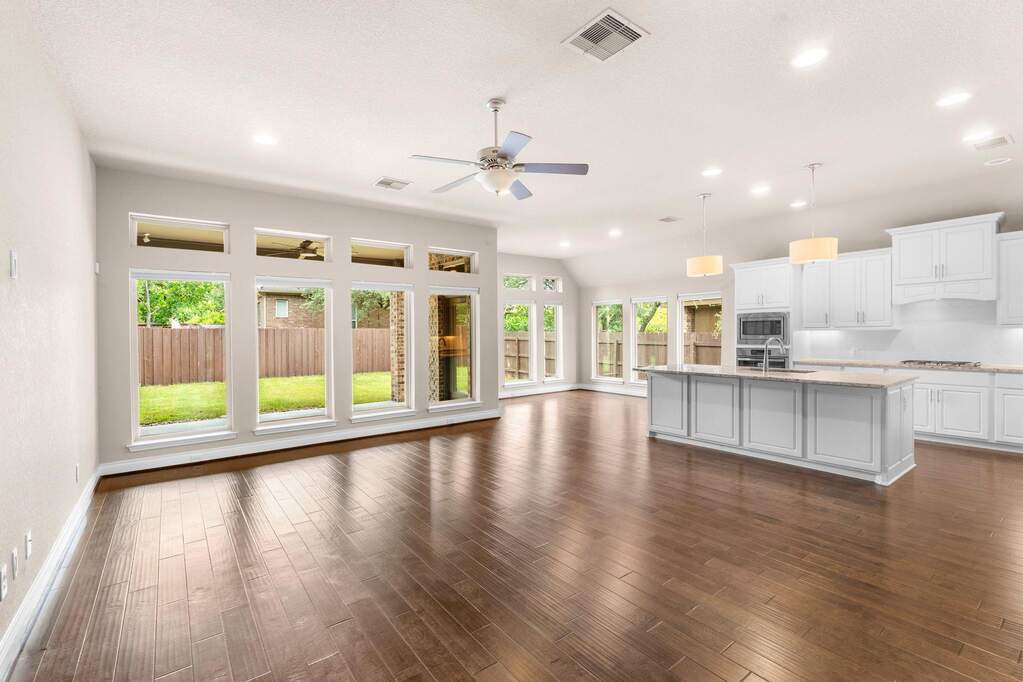 4 Bedroom Single Family Home/House's Image 3