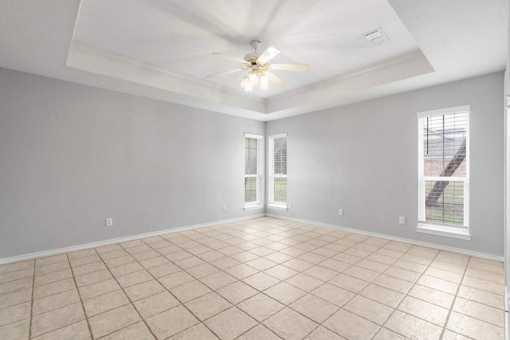 4 Bedroom Single Family Home/House's Image 7