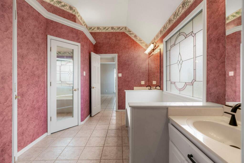 4 Bedroom Single Family Home/House's Image 10