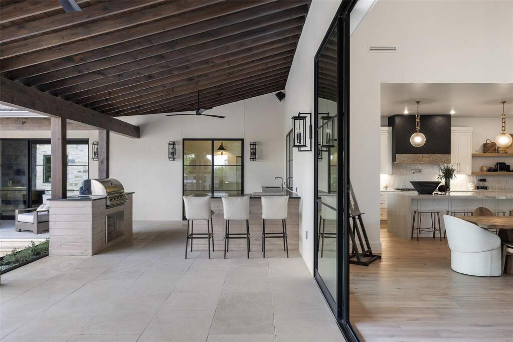 5 Bedroom Single Family Home/House's Image 8