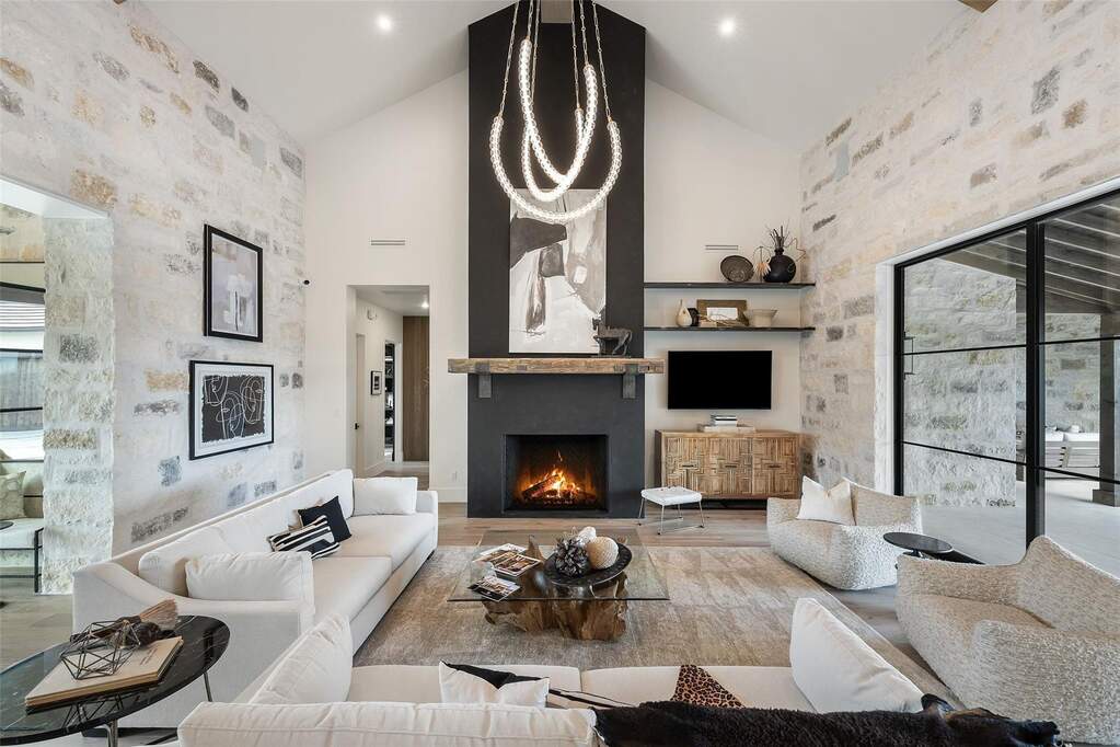 5 Bedroom Single Family Home/House's Image 10