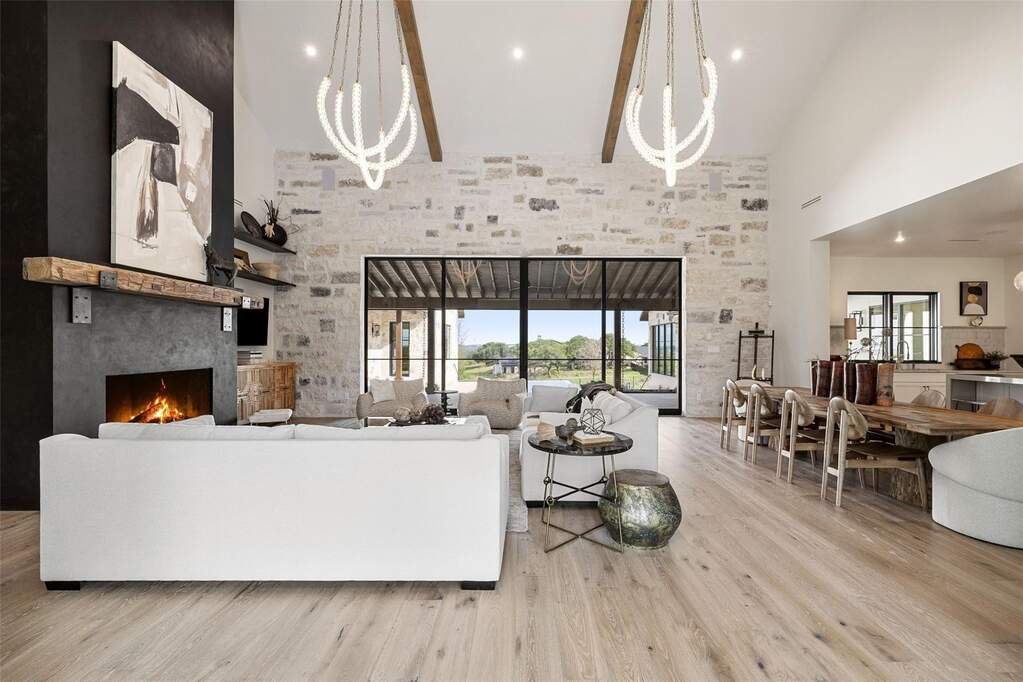 5 Bedroom Single Family Home/House's Image 11