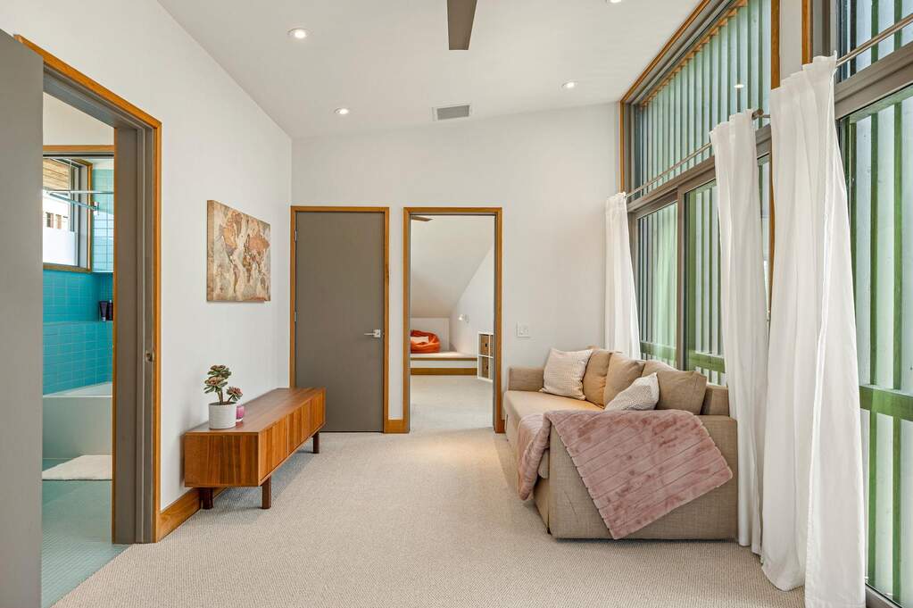4 Bedroom Single Family Home/House's Image 19