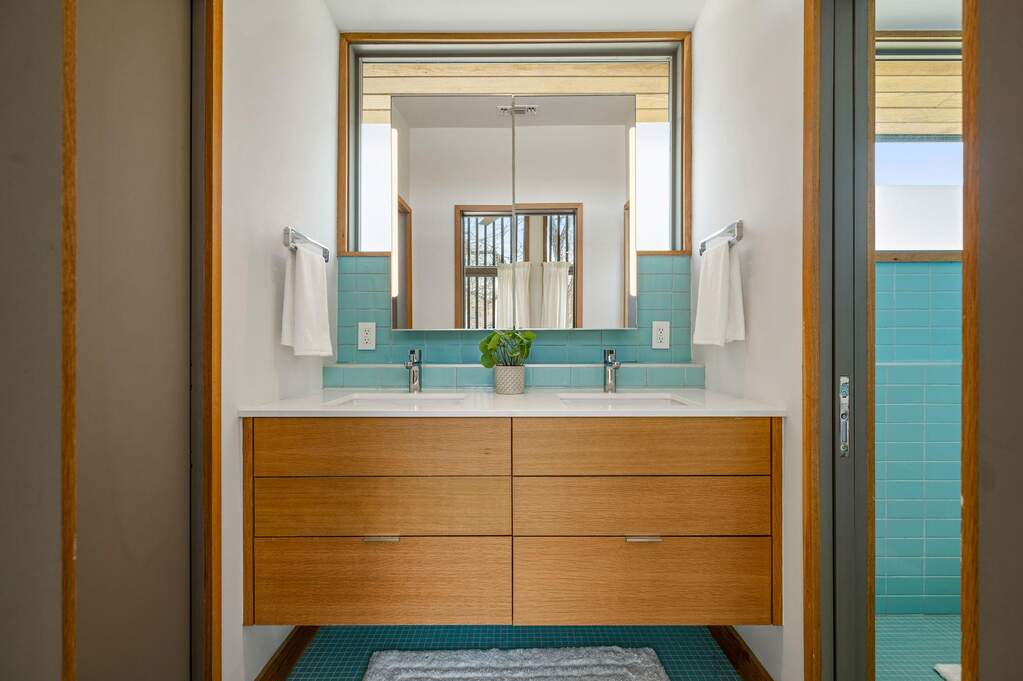 4 Bedroom Single Family Home/House's Image 21