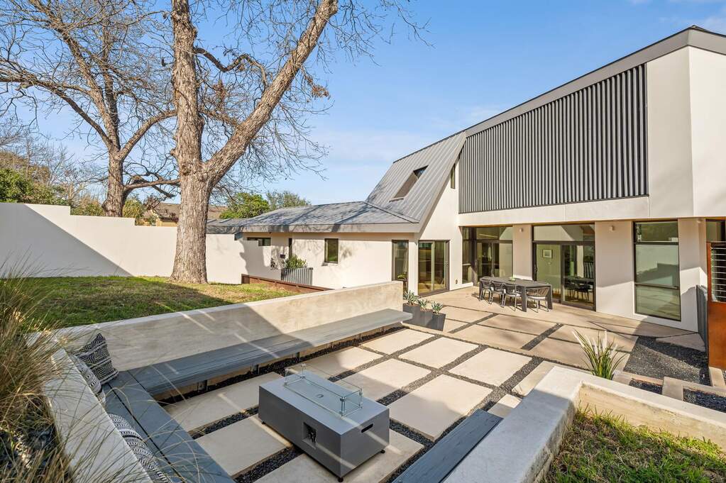 4 Bedroom Single Family Home/House's Image 25