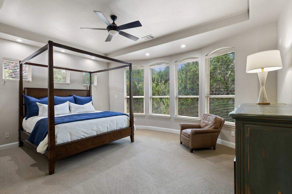 4 Bedroom Single Family Home/House's Image 12