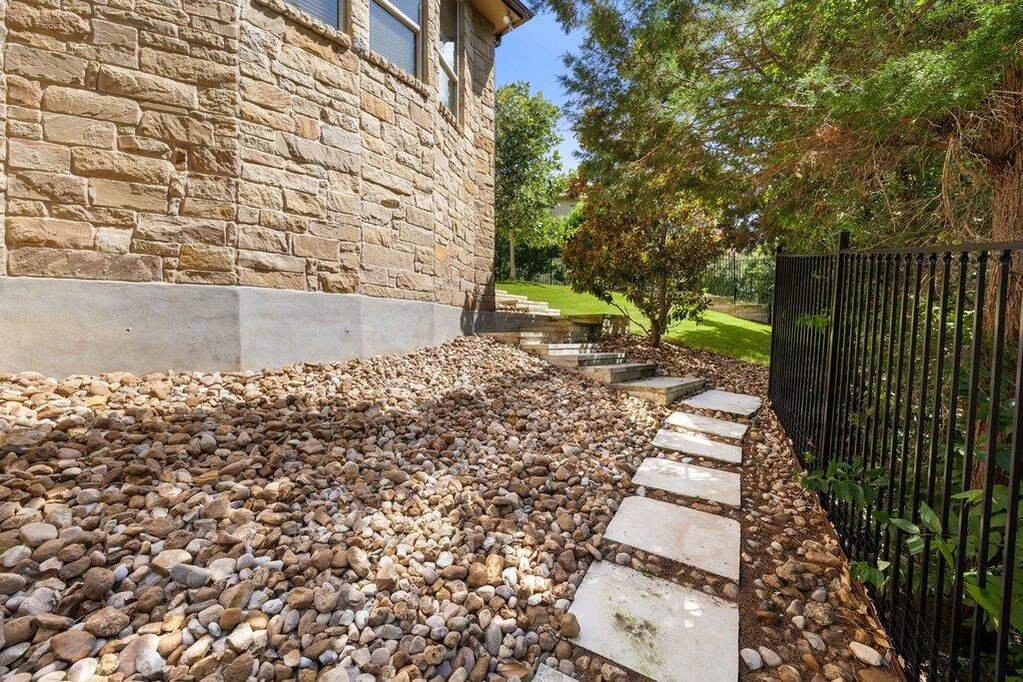 4 Bedroom Single Family Home/House's Image 28