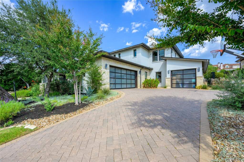4 Bedroom Single Family Home/House's Image 32