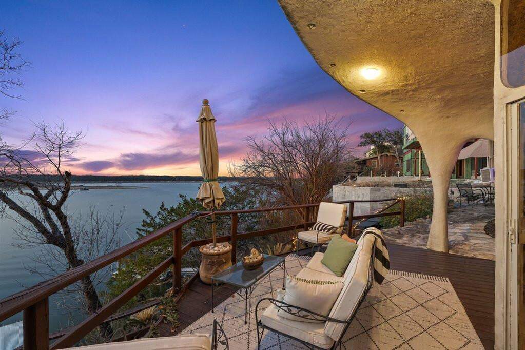 The Mushroom Home curves right into the view...iconic for a reason.