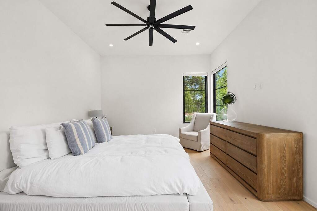 4 Bedroom Single Family Home/House's Image 10