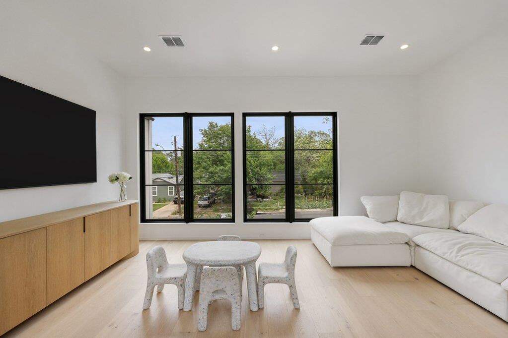 4 Bedroom Single Family Home/House's Image 16