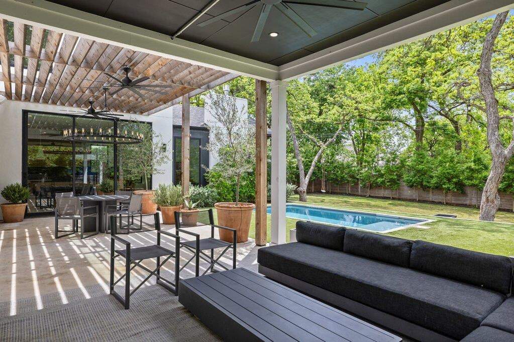 4 Bedroom Single Family Home/House's Image 18