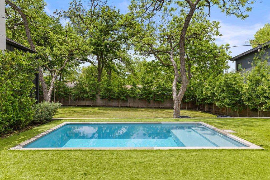 4 Bedroom Single Family Home/House's Image 19