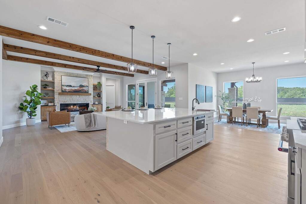 5 Bedroom Single Family Home/House's Image 7