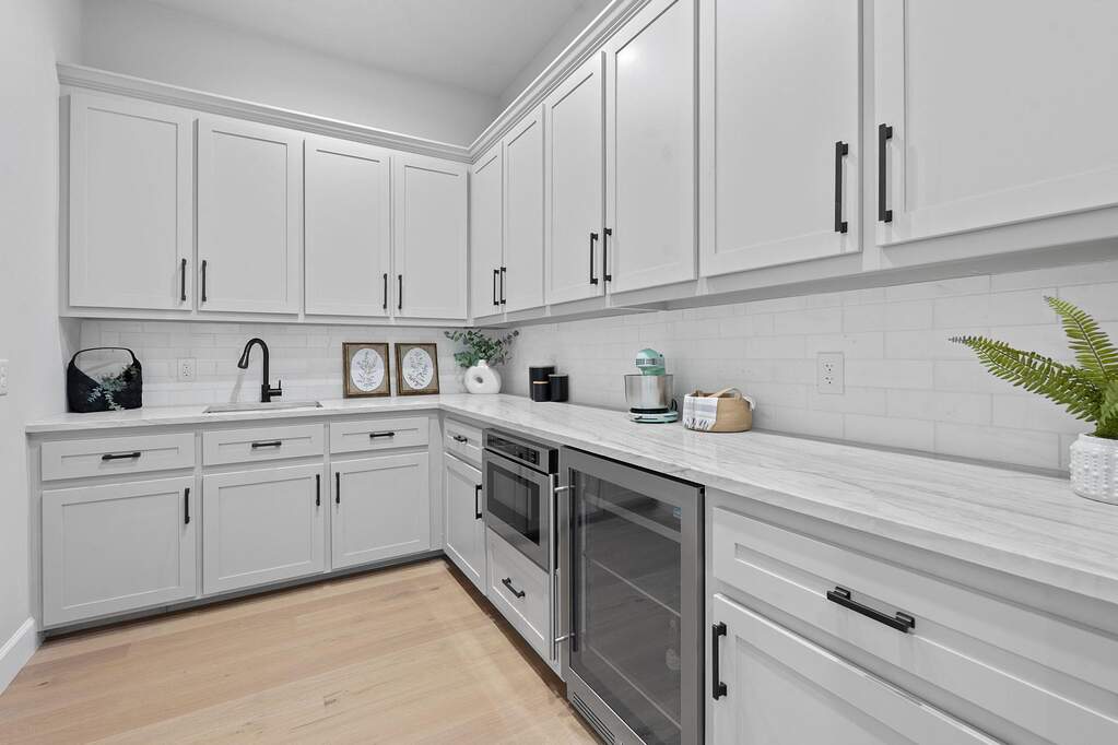 5 Bedroom Single Family Home/House's Image 14