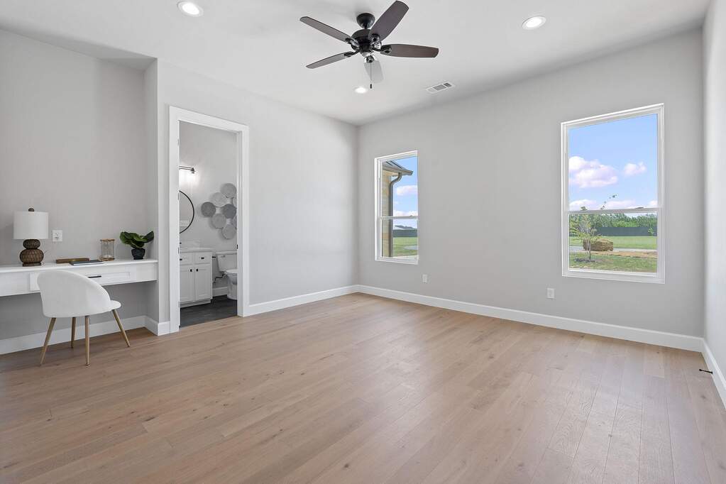 5 Bedroom Single Family Home/House's Image 17