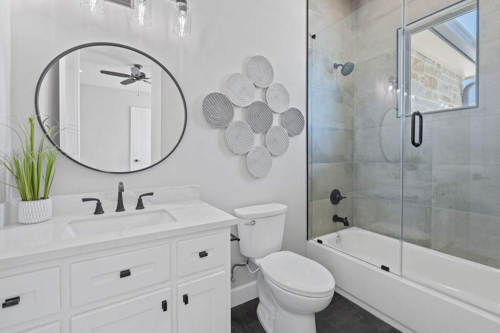 5 Bedroom Single Family Home/House's Image 18
