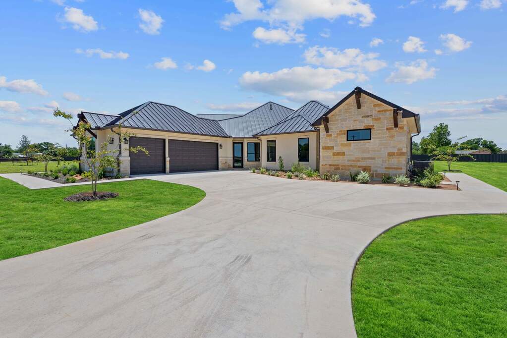 5 Bedroom Single Family Home/House's Image 31