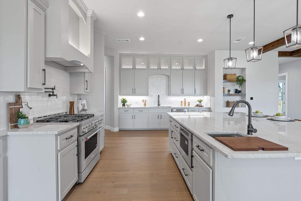 5 Bedroom Single Family Home/House's Image 4