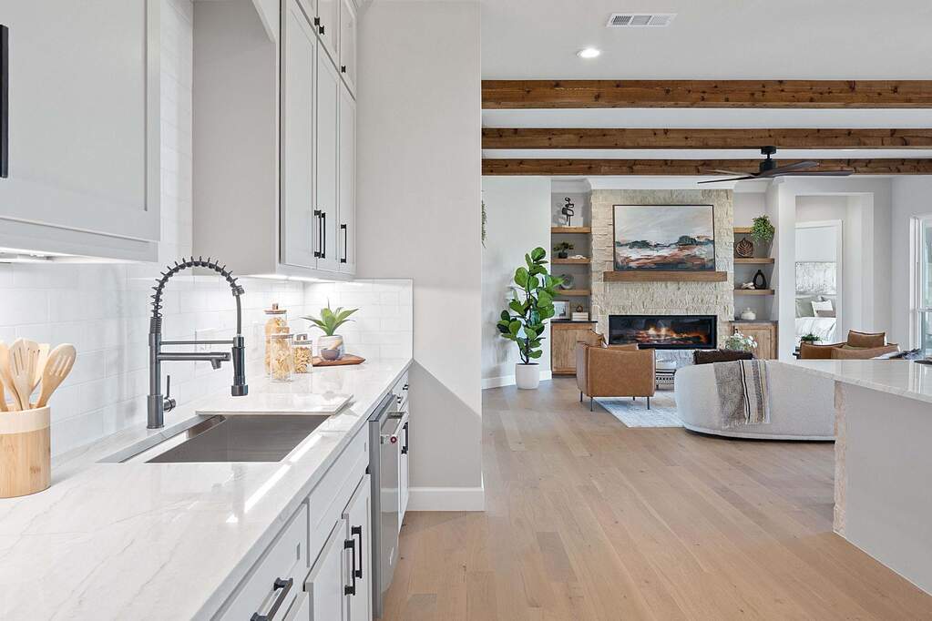 5 Bedroom Single Family Home/House's Image 6