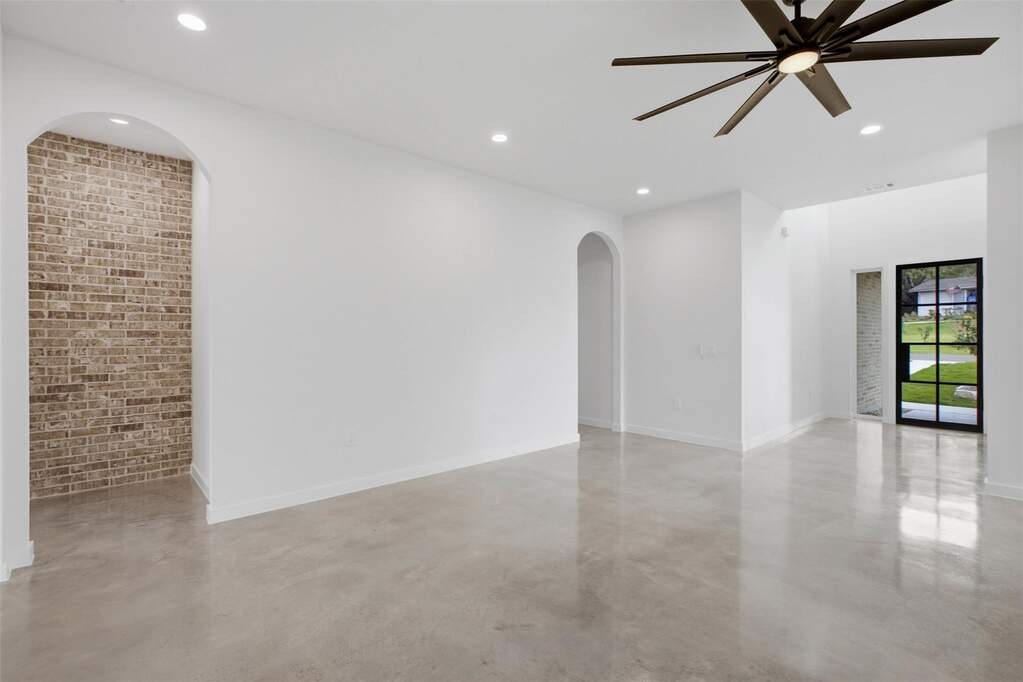 4 Bedroom Single Family Home/House's Image 7