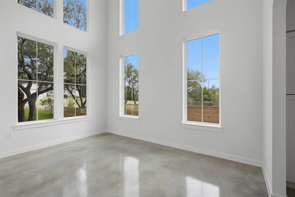 4 Bedroom Single Family Home/House's Image 8