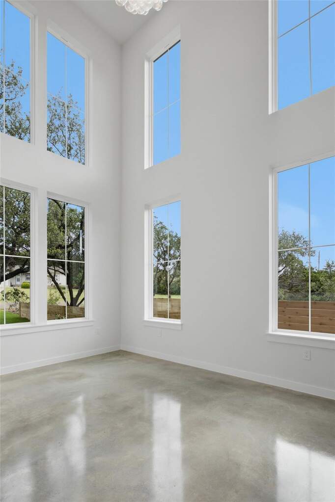 4 Bedroom Single Family Home/House's Image 9