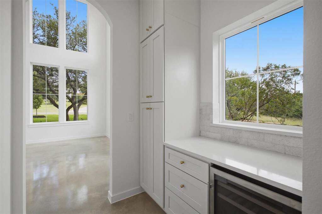4 Bedroom Single Family Home/House's Image 10
