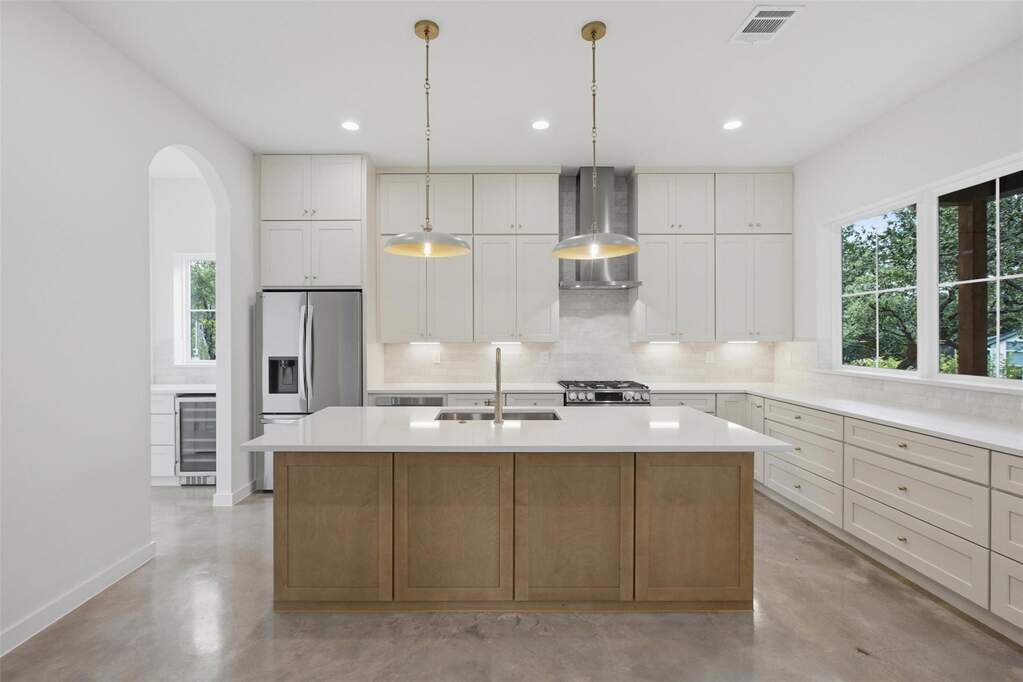 4 Bedroom Single Family Home/House's Image 13