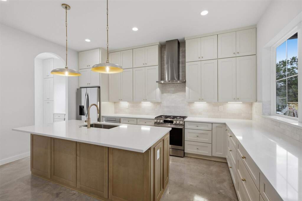 4 Bedroom Single Family Home/House's Image 14